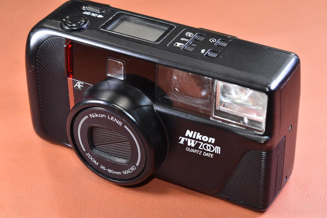 Nikon TW ZOOM 35-70 QUARTZ DATE 【Nikon LENS ZOOM 35-70mm MACRO 搭載】