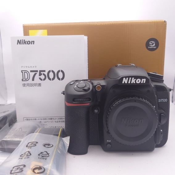 Nikon D7500