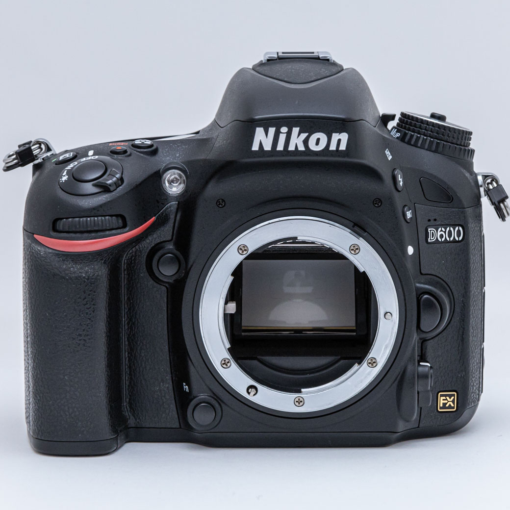 D600
