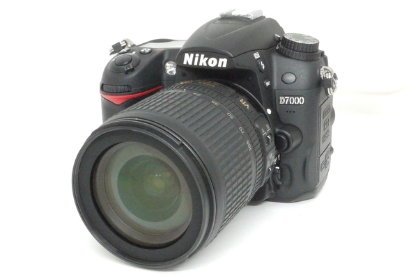 ニコン D7000 (AF-S DX 18-105mm付) ショット数1,000回 新品同様