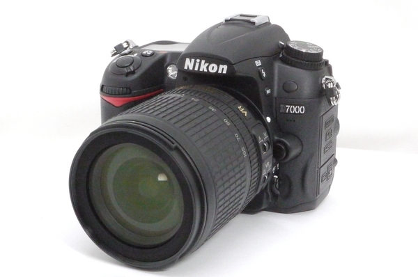 【1620万画素】ニコン D7000 (AF-S DX 18-105mm VR付) 新品同様