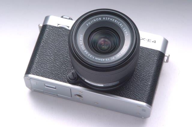FUJIFILM X-E4 レンズキット [シルバー]