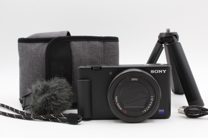 ＜＜ミニ三脚付き！！＞＞【良品】SONY ソニー VLOGCAM ZV-1 ボディ 24-70mm F1.8-2.8 ズームレンズ ブラック ZV-1 B #LE2026263