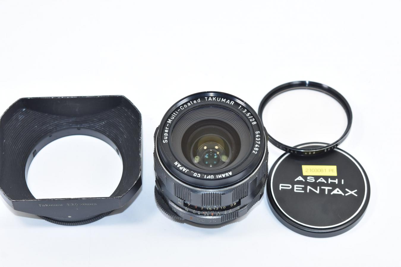 PENTAX Super-Multi-Coated TAKUMAR 28mm F3.5 純正メタルフード、フィルター付 【カメラ女子に絶大な人気のオールドレンズ M42マウントレンズ】